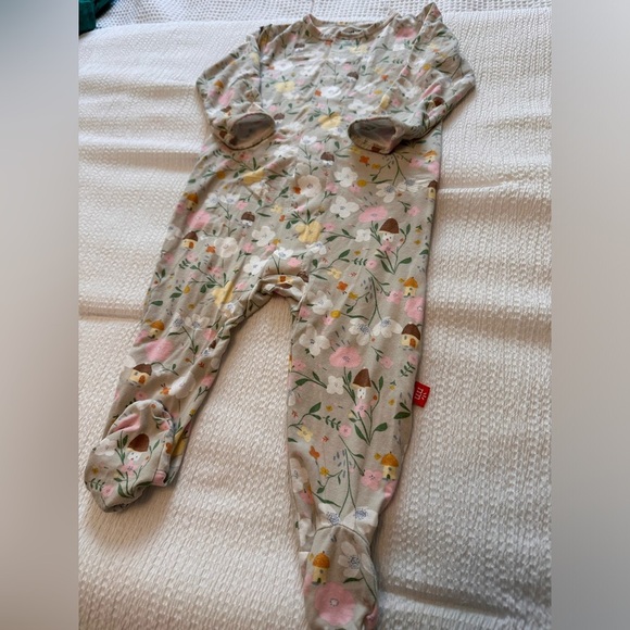 Magnetic Me Portabella Posies Modal Bamboo Magnetic Ruffle Footie - Picture 4 of 10